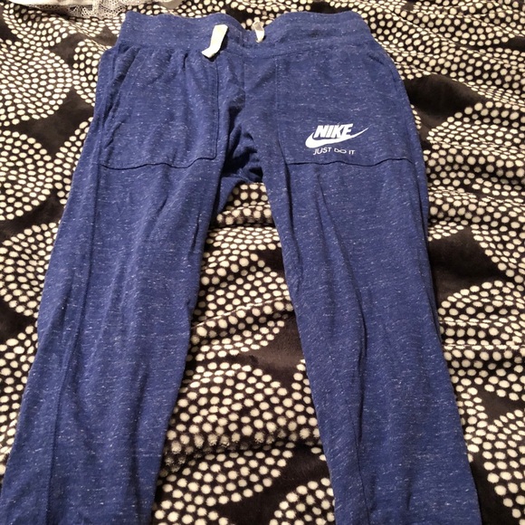 Nike blue cropped sweatpants - Picture 2 of 4